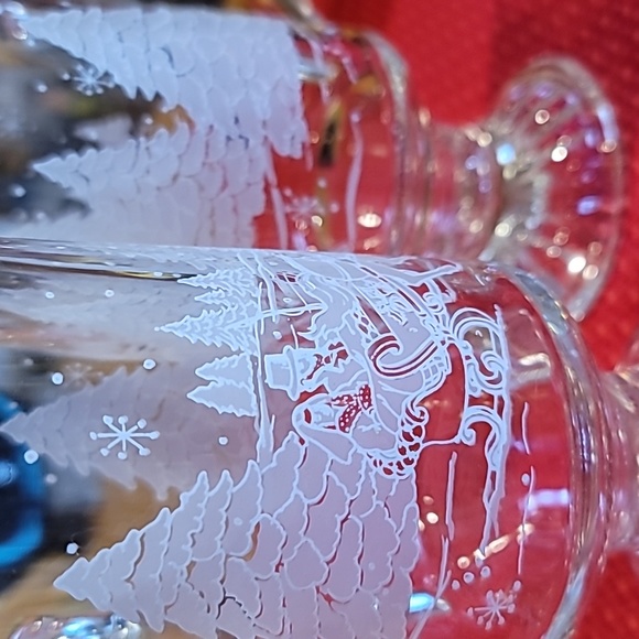 Two 10 9z Christmas Pedestal Mugs - Picture 6 of 6